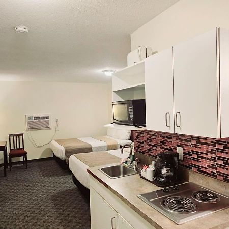 Canadian Motor Inn Grande Prairie Eksteriør billede
