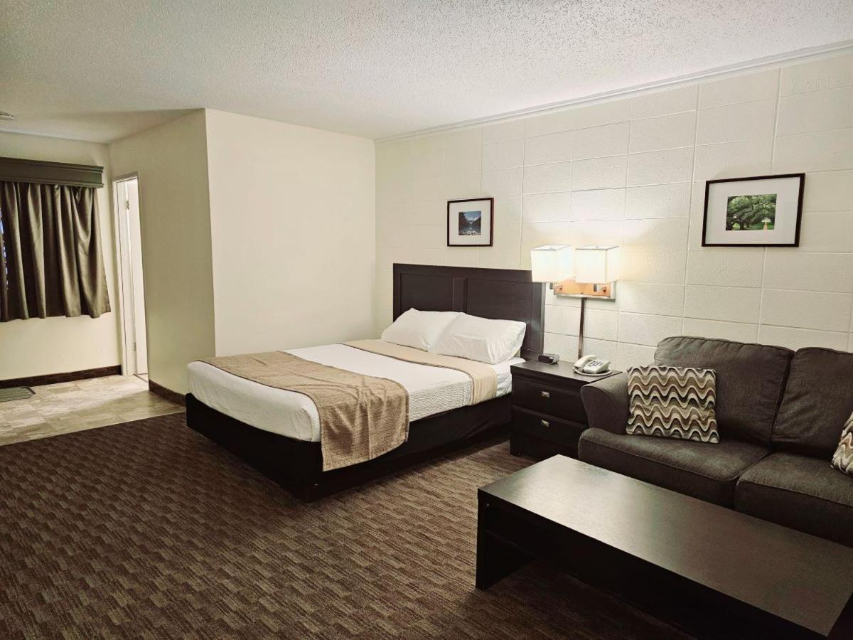 Canadian Motor Inn Grande Prairie Eksteriør billede