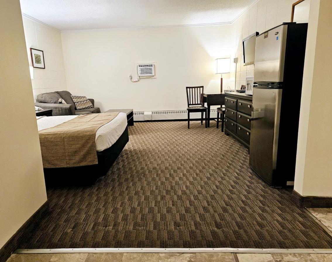 Canadian Motor Inn Grande Prairie Eksteriør billede